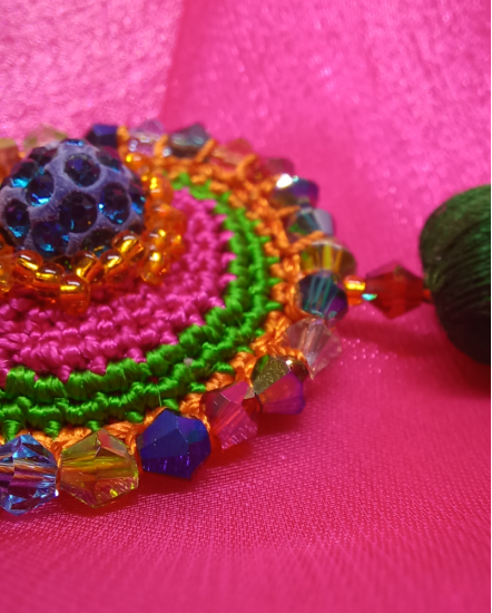 Háčkované dizajnové náušnice "Záhradná oáza"